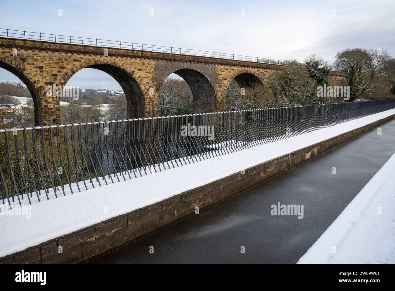 Marple Aquaduct e viadotto ferroviario sul fiume Goyt a Marple, Stockport, Greater Manchester, Inghilterra. Foto Stock