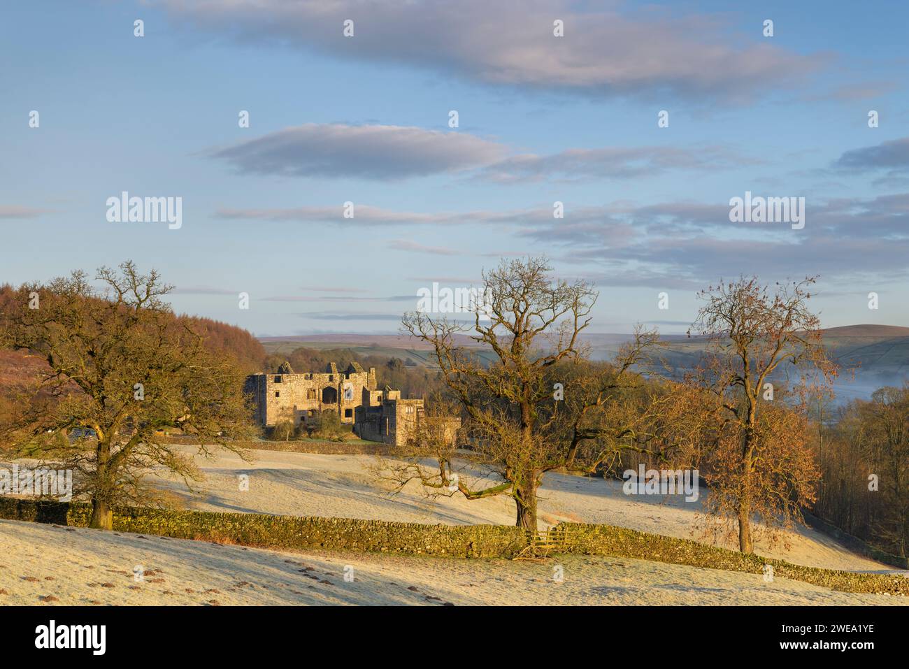 Le rovine della Barden Tower, un rifugio di caccia medievale a Wharfedale, Yorkshire Dales National Park, Regno Unito Foto Stock