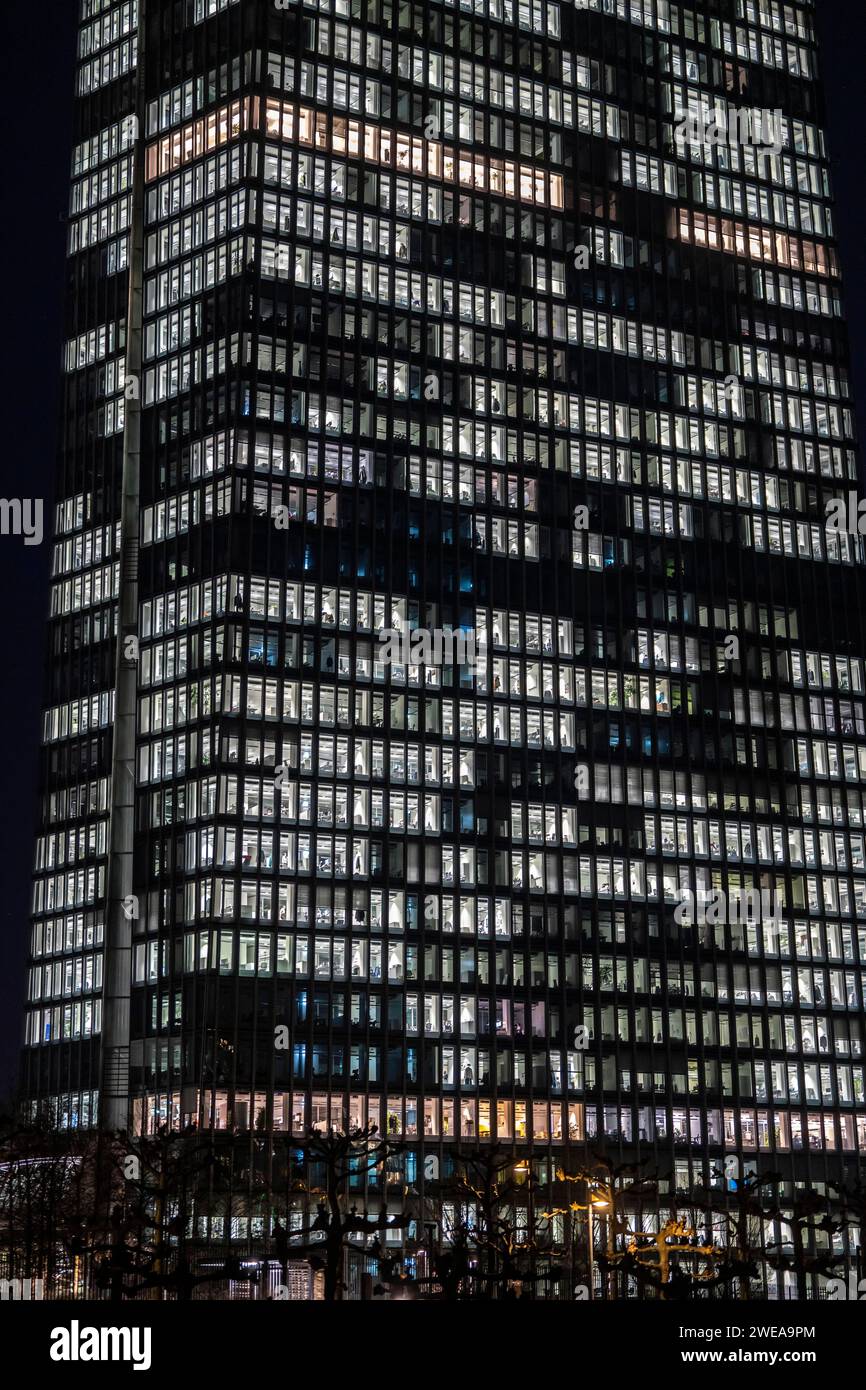 L'edificio della Banca centrale europea, BCE, a Francoforte sul meno, finestre illuminate, uffici, Assia, Germania Foto Stock