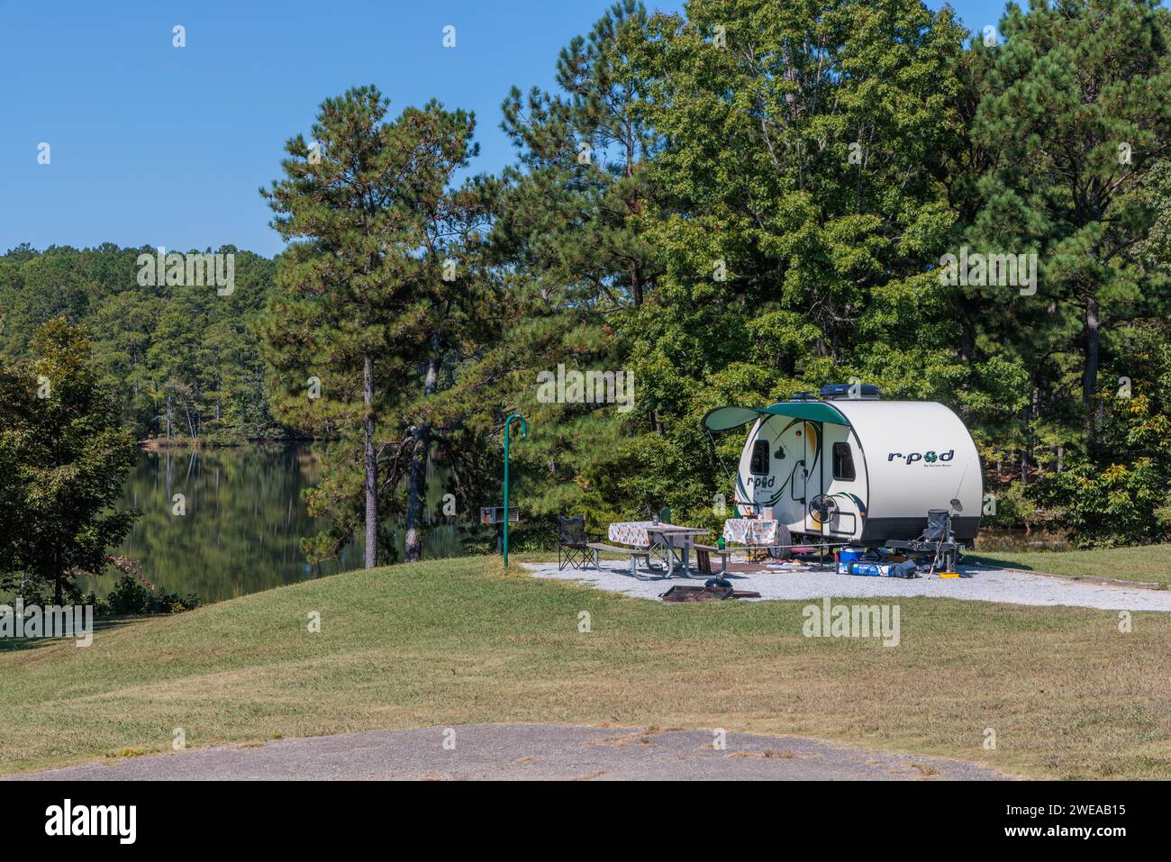 Camper r-pod allestito nel campeggio pin Oak Campground nel Natchez Trace State Park vicino a Wildersville, Tennessee Foto Stock