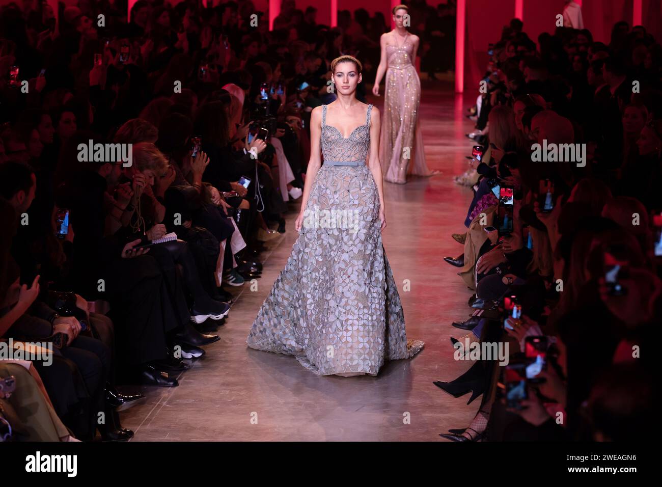 Parigi, Francia, il 24 gennaio 2024, sfilata di moda Elie Saab, Francois Loock/Alamy Live News Foto Stock