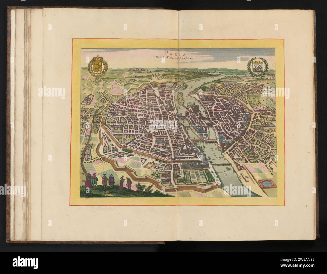 Veduta di Parigi a volo d'uccello, 1620, 1655 stampa Vista di Parigi in una breve prospettiva, 1620. Nell'angolo in alto a sinistra lo stemma di Luigi XIV, re di Francia. Nell'angolo in alto a destra troverai il Wapen van Paris. La stampa fa parte di un album. Tipografia: Francoforte sul Mainafter disegno di: ParisLa Aia cartina delle città incise. Vista dall'alto  progettazione architettonica o modello di Parigi Foto Stock