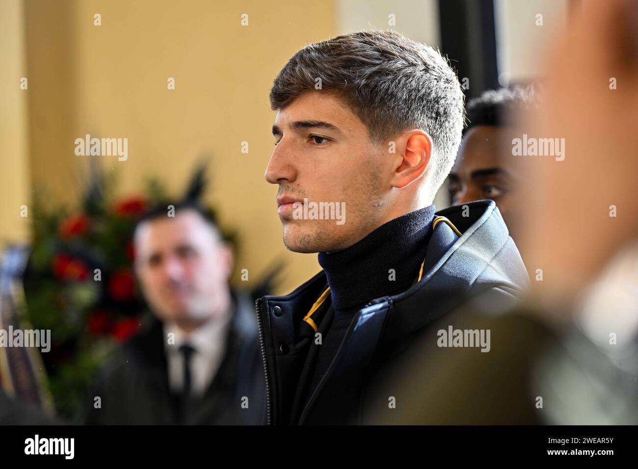 News - funerale di Gigi Riva Matteo Prati di Cagliari calcio durante i funerali di Gigi Riva, News a Cagliari, Italia, 24 gennaio 2024 Cagliari nostra Signora di Bonaria Italia Copyright: XLuigixCanux/xLiveMediax LPN 1210846 Foto Stock