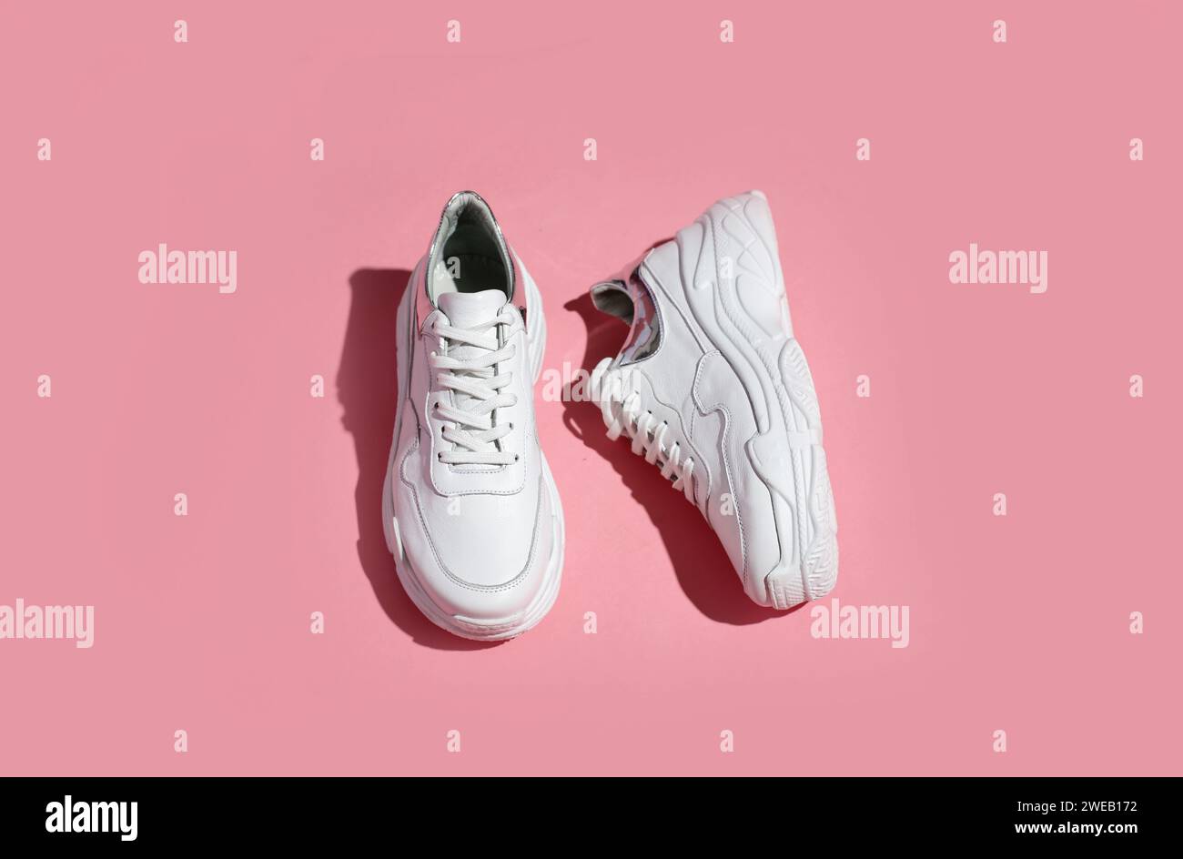 Scarpe bianche hotsell con dietro colorato