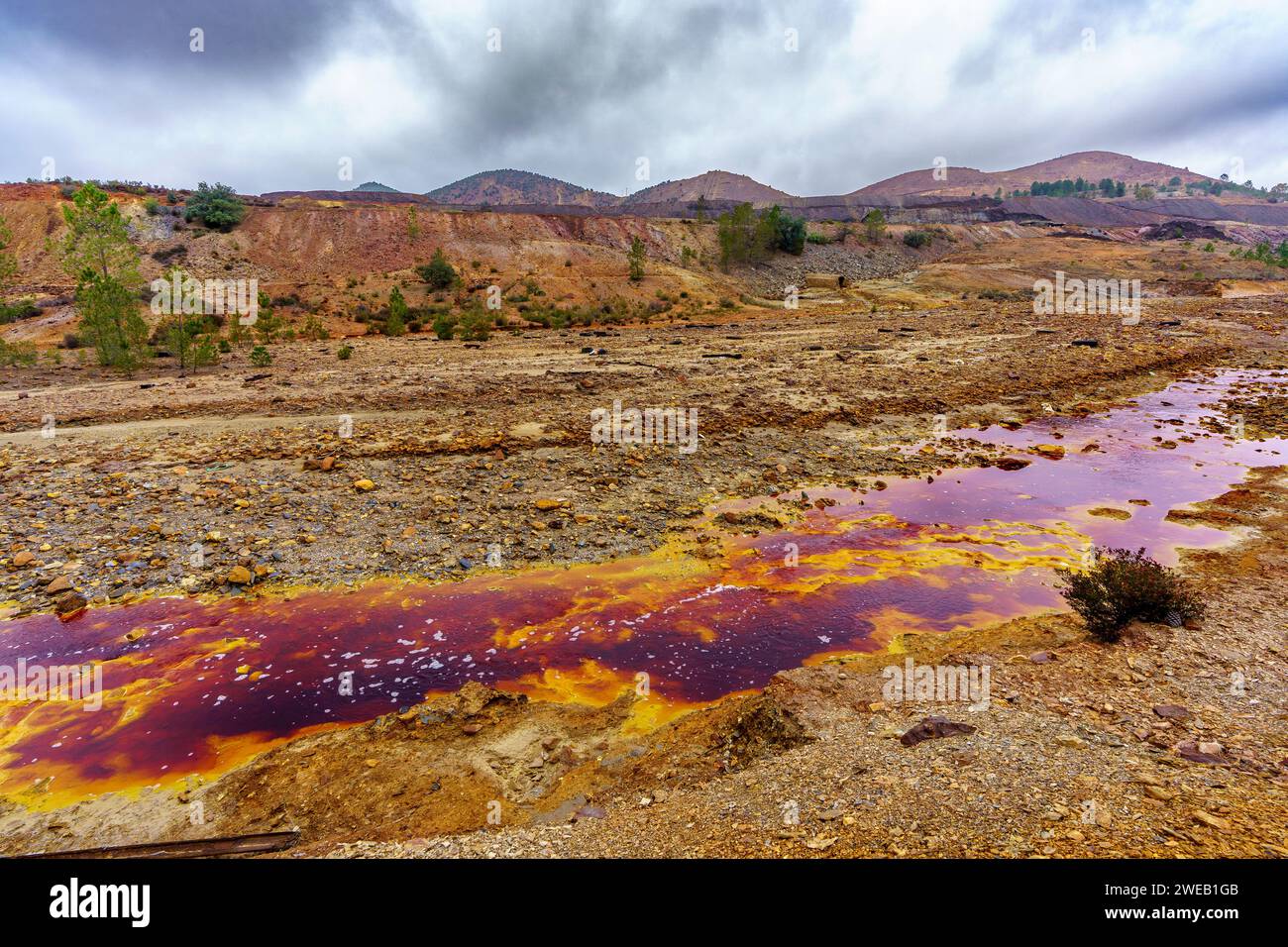 Il fiume rosso, nel parco minerario di Riotinto Foto Stock