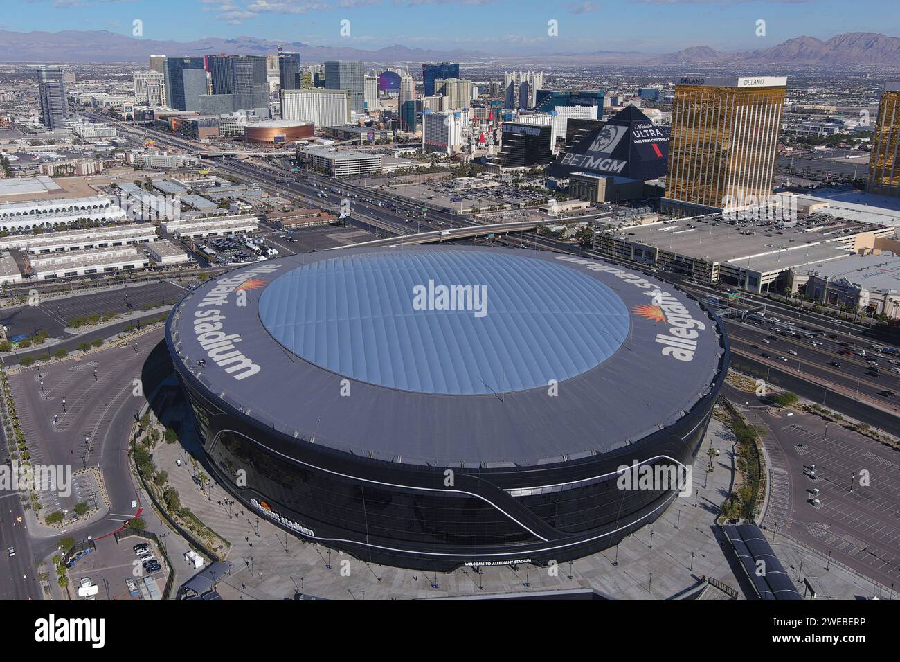 Una vista aerea generale dell'Allegiant Stadium, venerdì 1 dicembre 2023, a Las Vegas. Vista aerea generale dell'Allegiant Stadium, venerdì, De Foto Stock