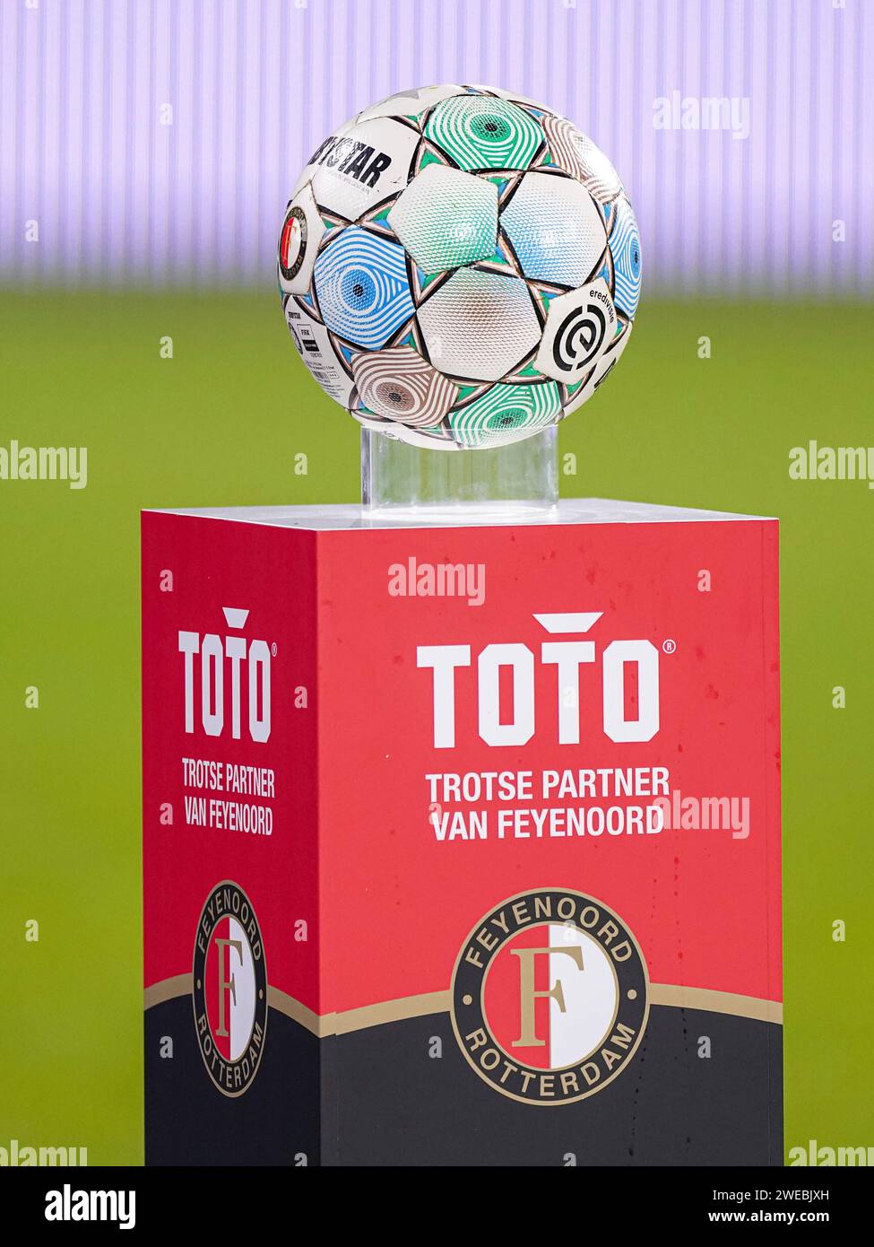 Rotterdam, Paesi Bassi. 24 gennaio 2024. ROTTERDAM, PAESI BASSI - 24 GENNAIO: Incontro ufficiale del Derbystar durante la partita della TOTO KNVB Cup tra Feyenoord e PSV allo Stadion Feyenoord il 24 gennaio 2024 a Rotterdam, Paesi Bassi. (Foto di Joris Verwijst/Orange Pictures) credito: dpa/Alamy Live News Foto Stock