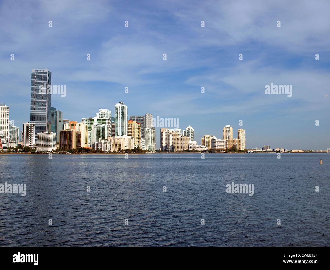 Miami, Florida, Stati Uniti - 2 gennaio 2012: Miami Downtown. Area di Brickell. Edifici a Biscayne Bay. Foto Stock