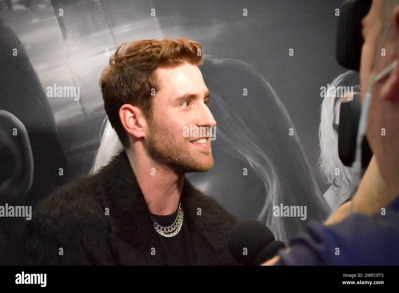 Middlesbrough, Regno Unito. 24 gennaio 2024. Oliver Jackson-Cohen nella foto alla premiere britannica del thriller d'azione "Jackdaw" a Middlesbrough. Il film (supportato da Tees Valley Combined Authority e North East Screen) è stato girato nel nord-est dell'Inghilterra, scritto/diretto da Jamie Childs, e interpretato da Oliver Jackson-Cohen, Jenna Coleman, Thomas Turgoose e l'attore del nord-est Joe Blakemore. Crediti: James Hind/Alamy Live News. Foto Stock