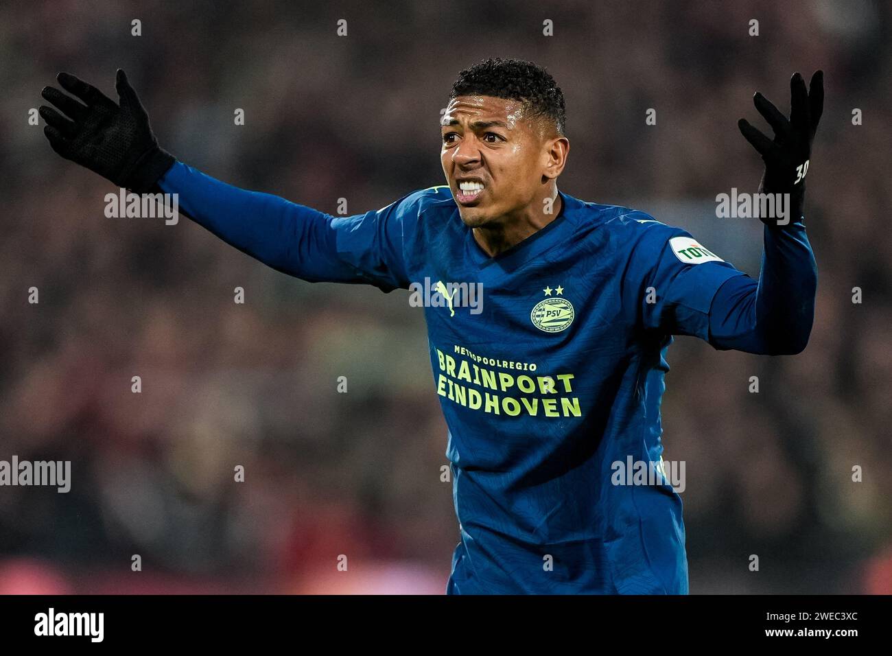 Rotterdam, Paesi Bassi. 24 gennaio 2024. Rotterdam - Patrick van Aanholt del PSV reagisce durante l'incontro tra Feyenoord e PSV allo Stadion Feijenoord De Kuip il 24 gennaio 2024 a Rotterdam, Paesi Bassi. Credito: Immagini da Box a Box/Alamy Live News Foto Stock