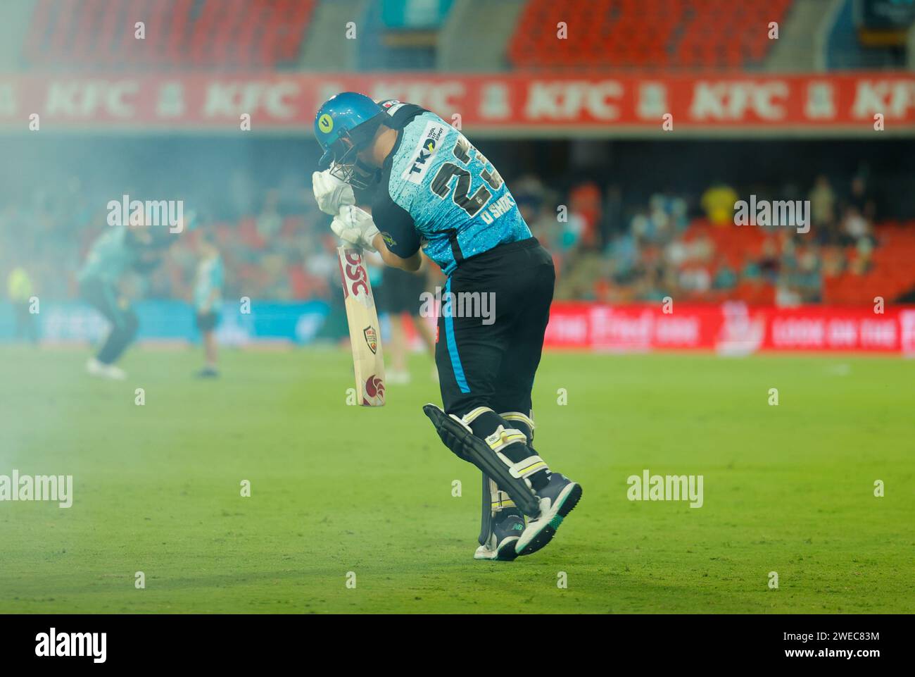 Gold Coast, Australia. 22 gennaio 2024. Matthew Short e D'Arcy Short si preparano per i loro inning per Adelaide durante la Big Bash League Foto Stock
