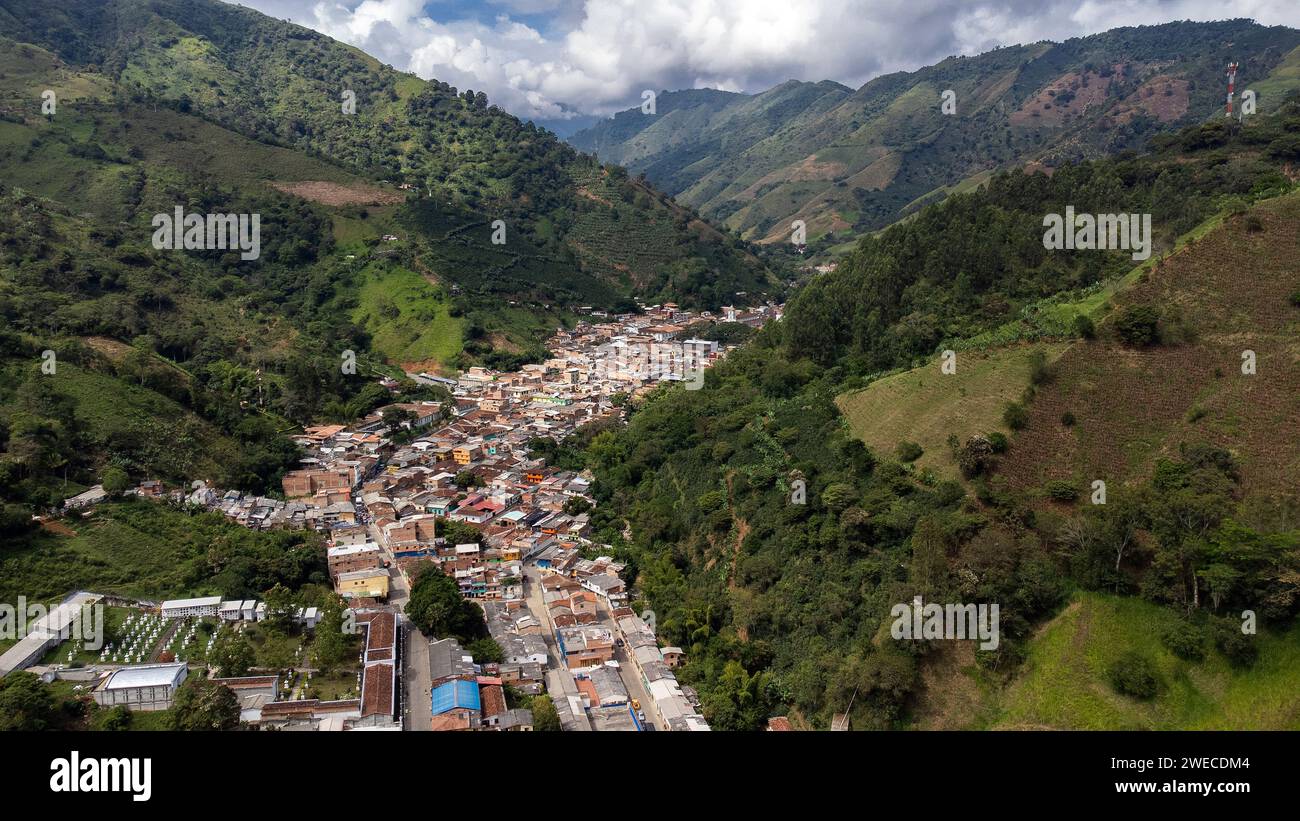 Salgar, Antioquia - Colombia. 26 dicembre 2023. Il comune si trova a sud-ovest del dipartimento, a una distanza di 97 chilometri da Th Foto Stock