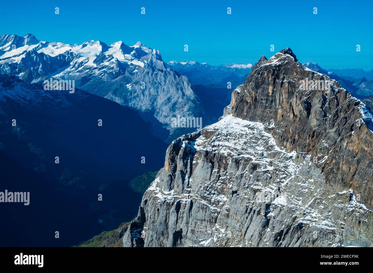 Monte Titlis, Lucerna, Svizzera: Le cime innevate e la bellezza alpina si fondono in un panorama mozzafiato. Foto Stock