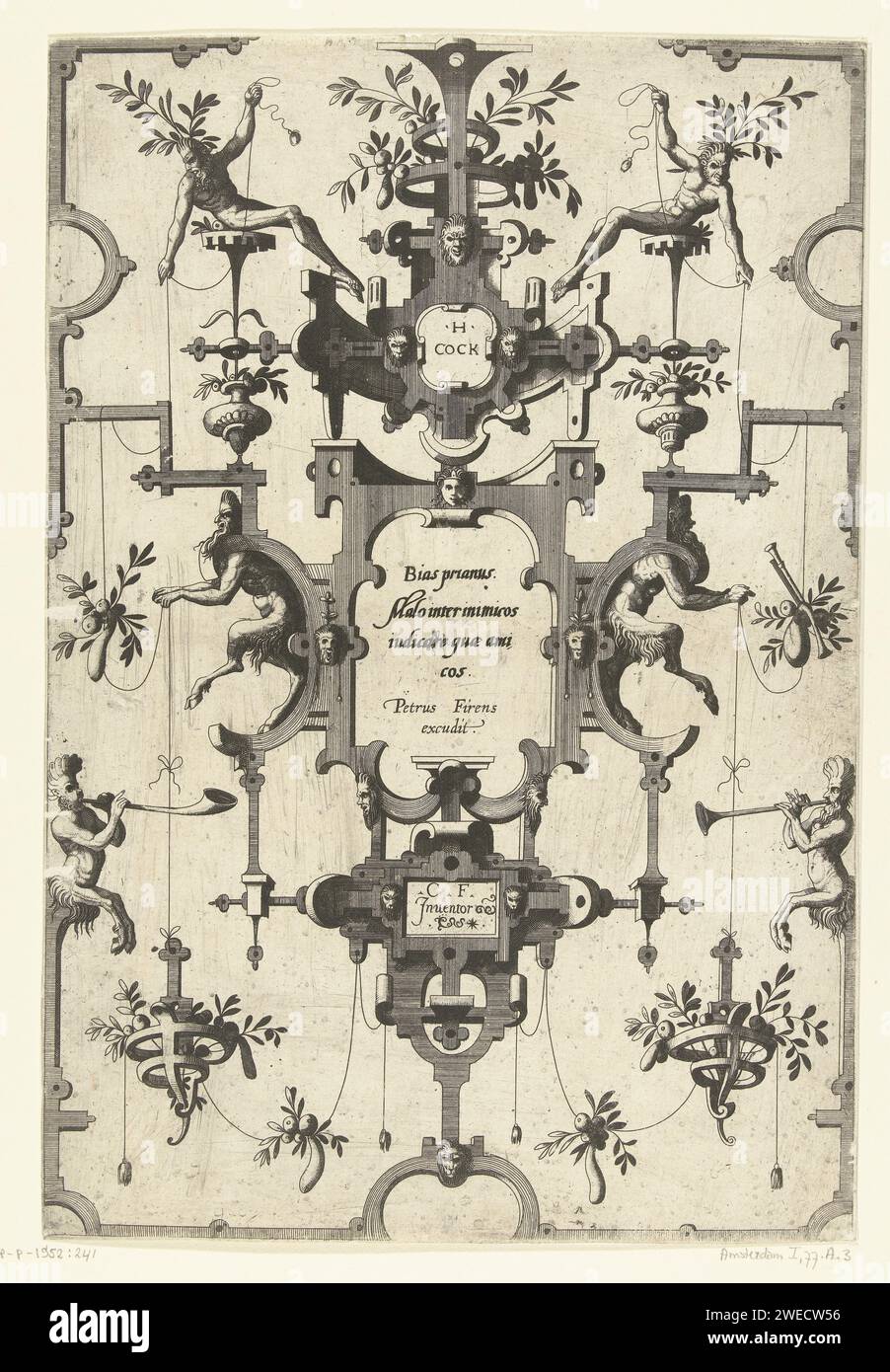 Cartiglio con testo di bias tra due sellatori in Rolwerk, Johannes o Lucas van Doetechum, dopo Cornelis Floris (II), 1558 - 1630 stampa in basso a sinistra e in basso a destra è sul lavoro di rotolamento che soffia su una tromba. Una delle 4 riviste di una serie di 6. Seconda edizione di una serie di decorazioni piane disegnate da Cornelis Floris (ORN Cat i-77,1 a 77.6). Incisione della carta nei Paesi Bassi (possibilmente) Foto Stock