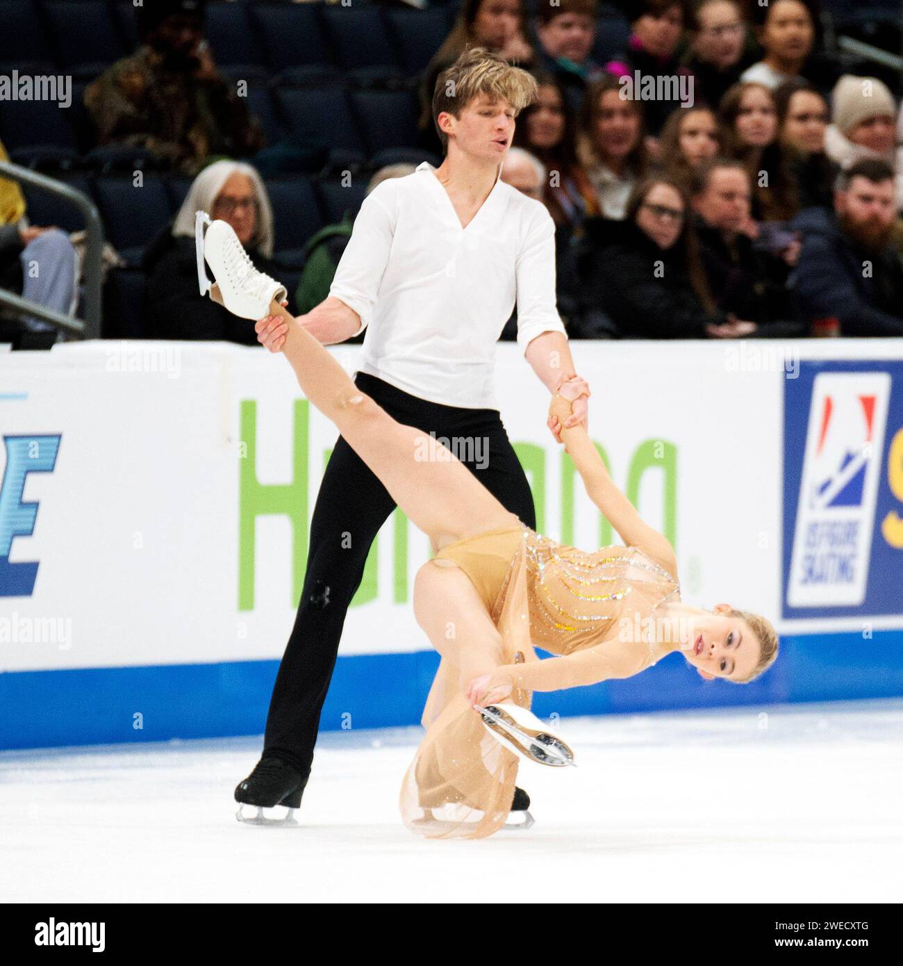 Columbus, Ohio, Stati Uniti. 24 gennaio 2024. Leah Neset e Artem Markelov competono nella Junior Free Dance agli US Figure Skating Championships. Crediti: Brent Clark/Alamy Live News Foto Stock