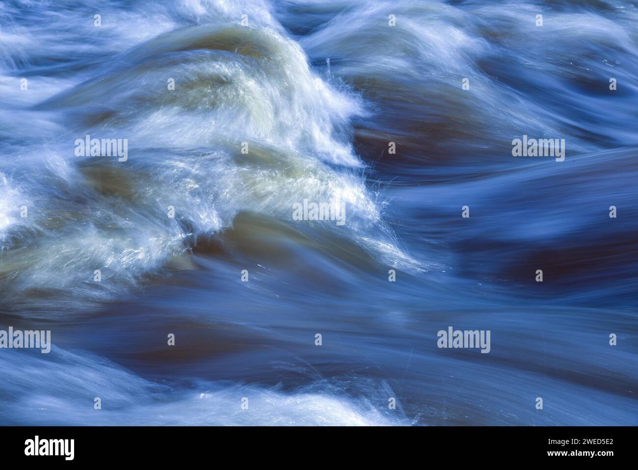Registrazione a lungo termine di onde in un fiume in Baviera, Germania Foto Stock