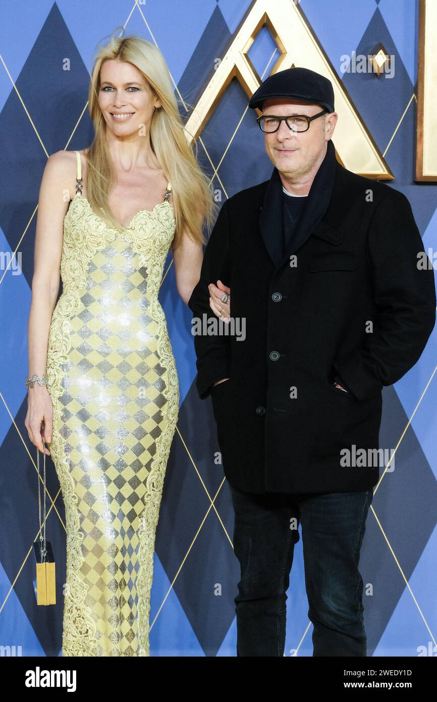 ODEON LUXE Leicester Square, Londra, Regno Unito. 24 gennaio 2024. Il regista Matthew Vaughn e Claudia Schiffer hanno fotografato alla prima mondiale di ARGYLLE. Foto di Julie Edwards./Alamy Live News Foto Stock