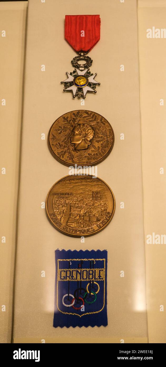 Arnaud BEINAT/Maxppp 2024/01/17, Parigi, Francia. Musée de la Légion d'honneur et des ordres de chevalerie. Décoration du Champion olympique de ski Jean-Claude Killy. ITALIANO: Museo della Legione d'Onore e degli ordini di cavalleria. Medaglie del campione olimpico di sci francese Jean Claude Killy. Credito: MAXPPP/Alamy Live News Foto Stock