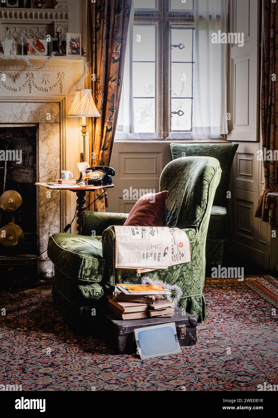 Un Natale in stile 1960s in una casa di campagna inglese nelle contee di casa. Foto Stock