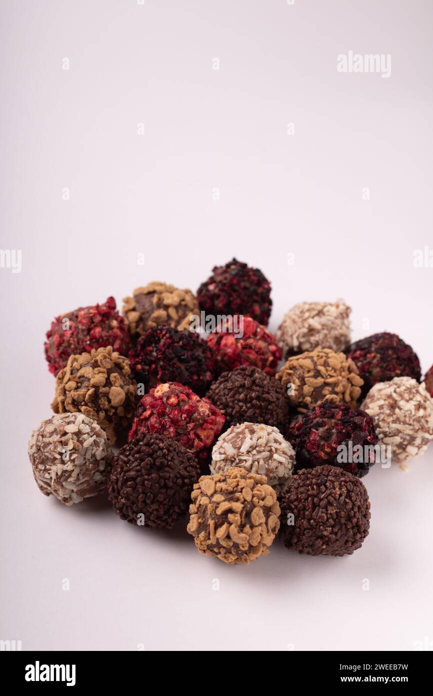 fotografia, caramelle, cioccolato, cibo dolce, niente persone, cibo, orizzontale, tartufo al cioccolato, dessert - cibo dolce, cioccolato al latte, primo piano, calorie, st Foto Stock