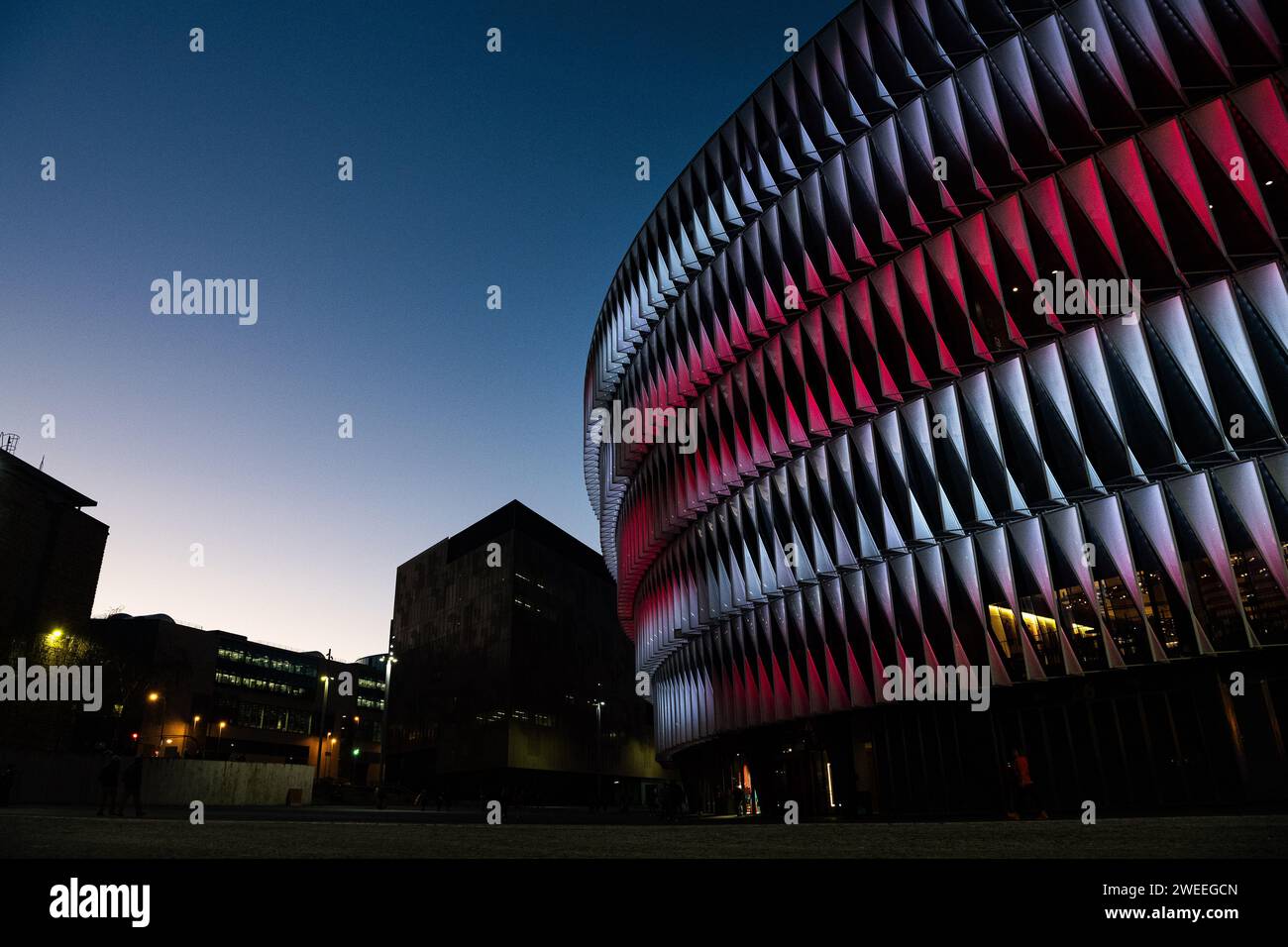 Vista esterna dello stadio San Mames fotografata al tramonto prima della partita di finale della Coppa del Rey tra Athletic Club e FC Barcelona il 24 gennaio 2024 a Bilbao, in Spagna. Foto di Victor Fraile / Power Sport Images Foto Stock