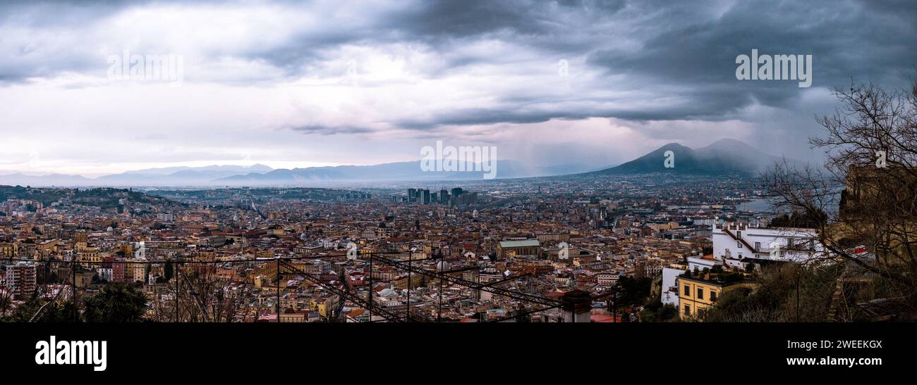 Viaggia nel paese europeo, Italia, città di Napoli, fotografia di strada. Foto Stock