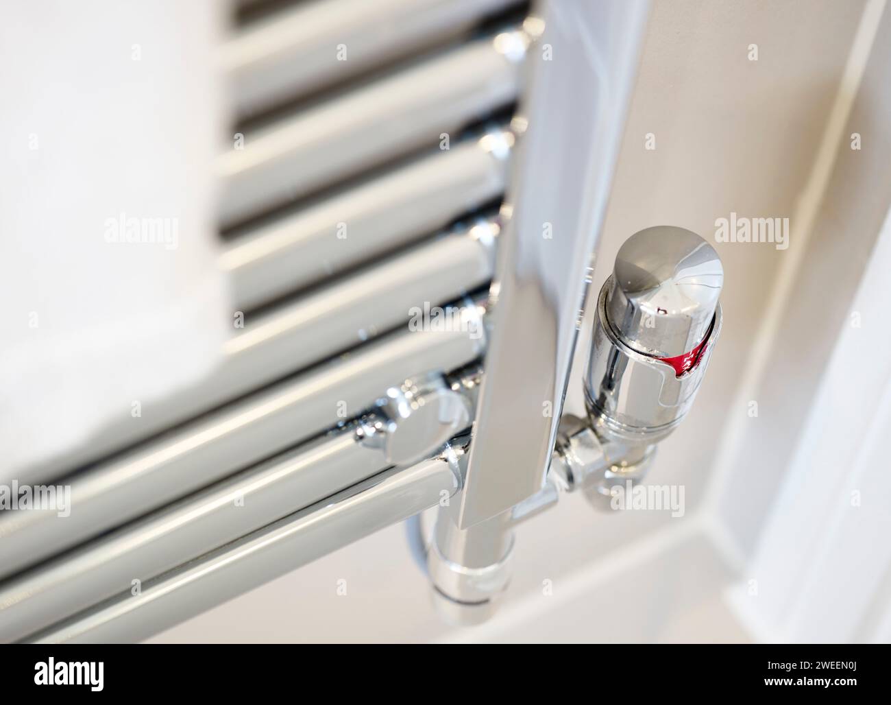 Termostato del radiatore del bagno Foto Stock