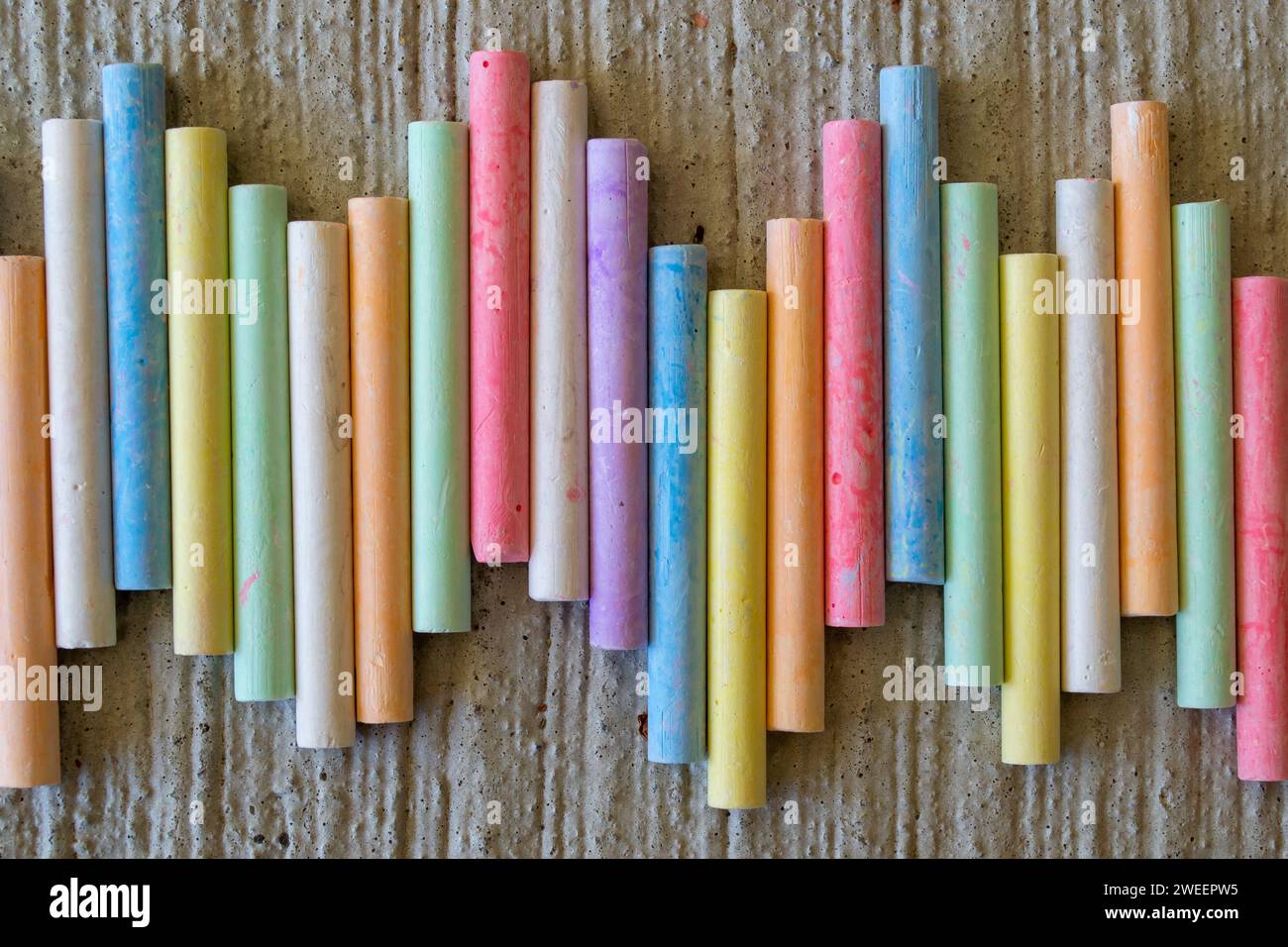 pastelli per disegnare per la creatività dei bambini in colori pastello Foto Stock