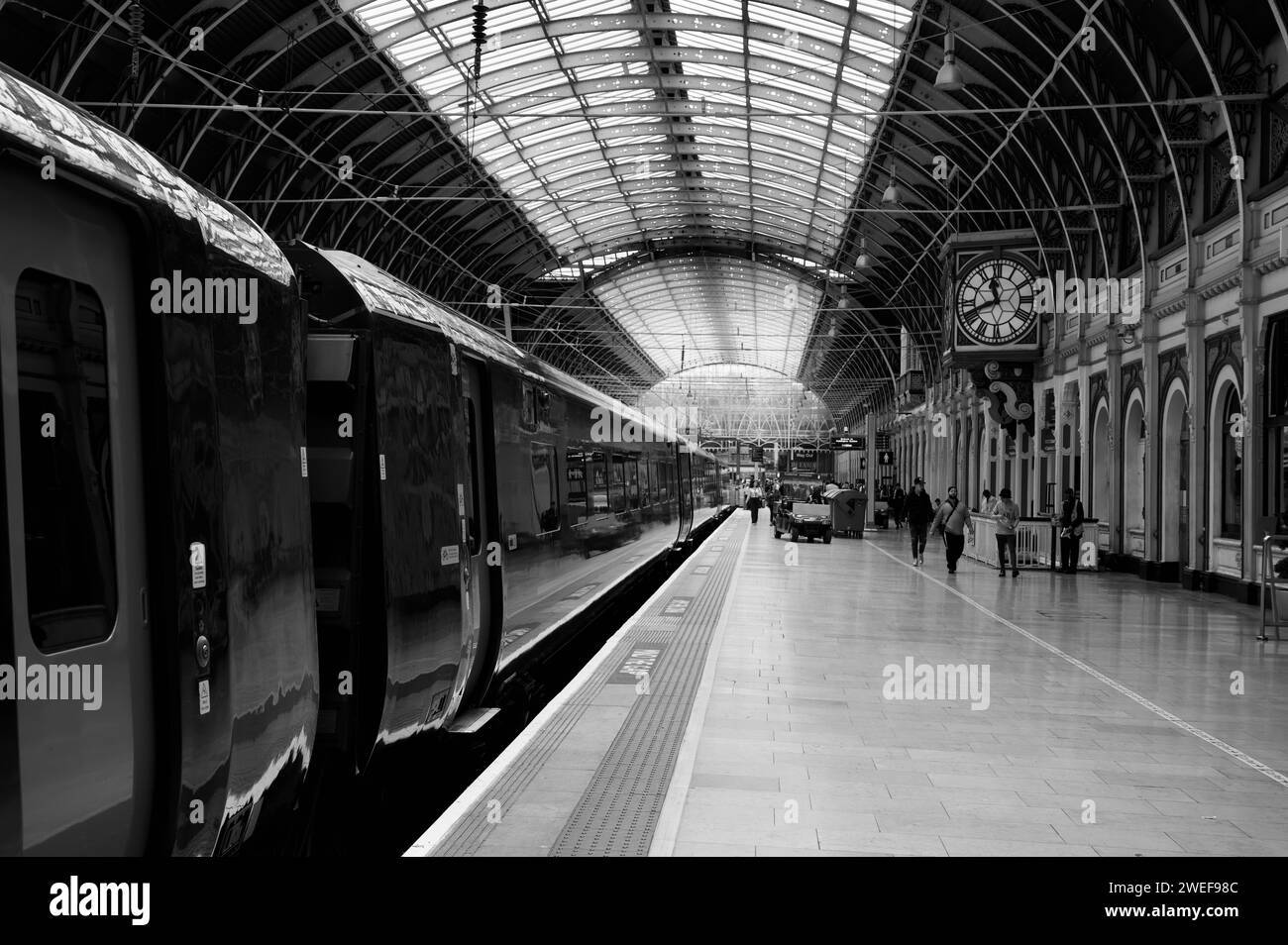 Immagine scattata alla stazione di Paddington dalla piattaforma. Foto Stock
