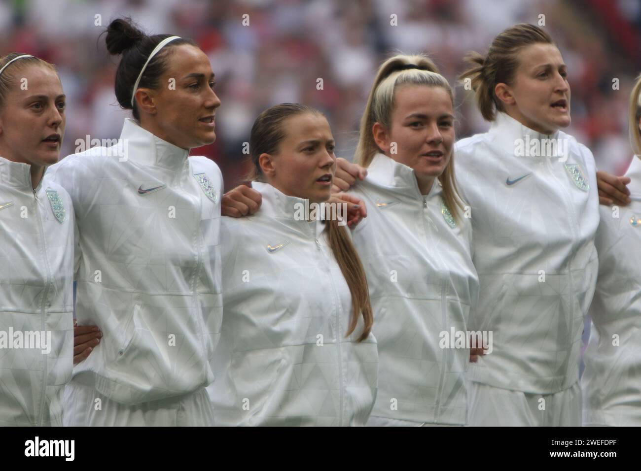 Inghilterra squadra durante gli inni nazionali prima della finale UEFA Women's Euro 2022 Inghilterra contro Germania allo stadio Wembley, Londra 31 luglio 2022 Foto Stock