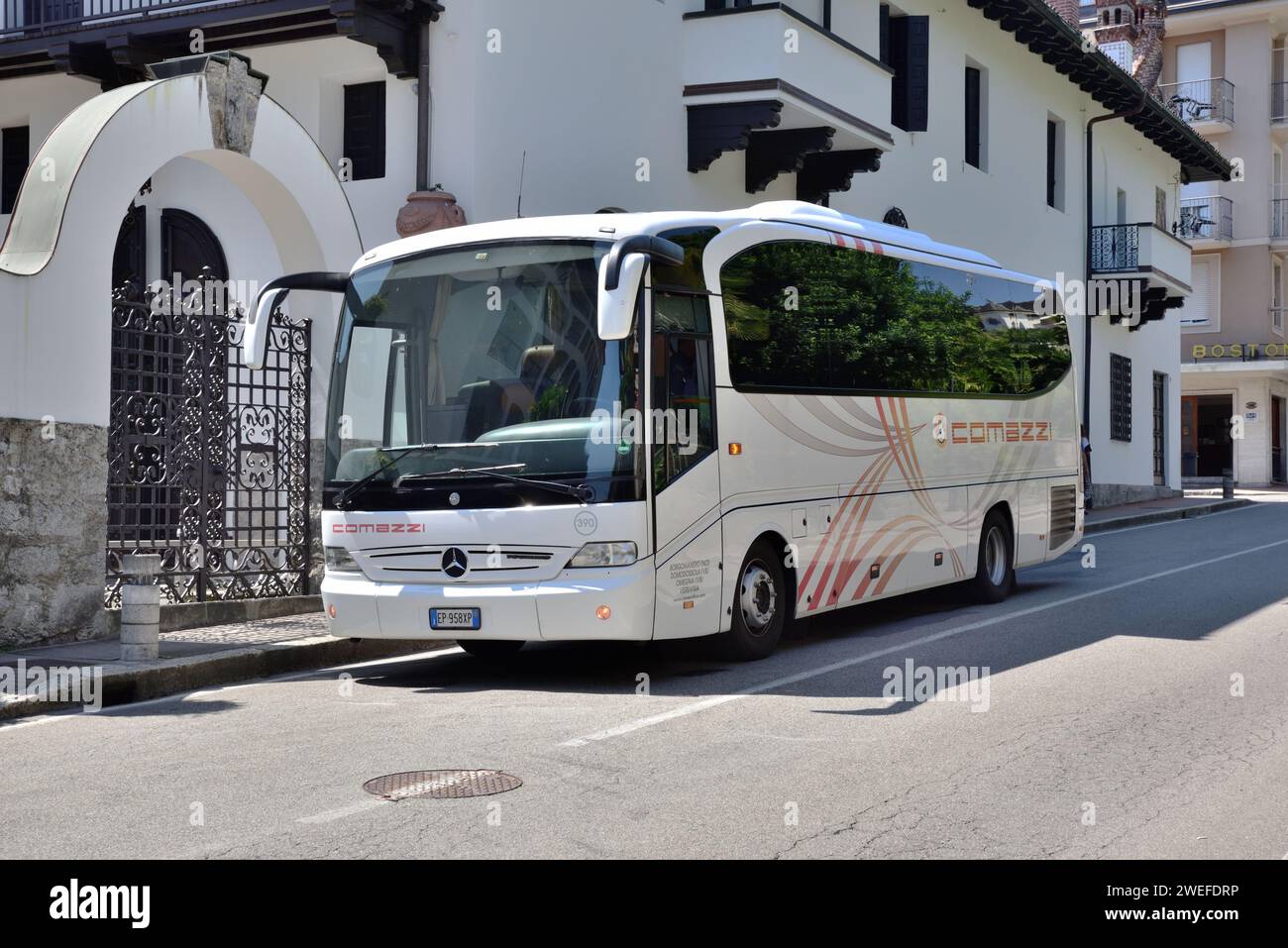 Un pullman Mercedes operato da Comazzi Bus è visibile a Stresa, Italia. Foto Stock