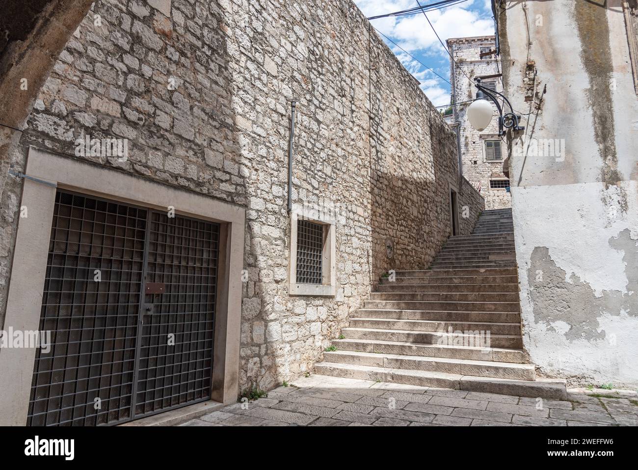 Strade della città di Sibenik. Croazia. Foto Stock