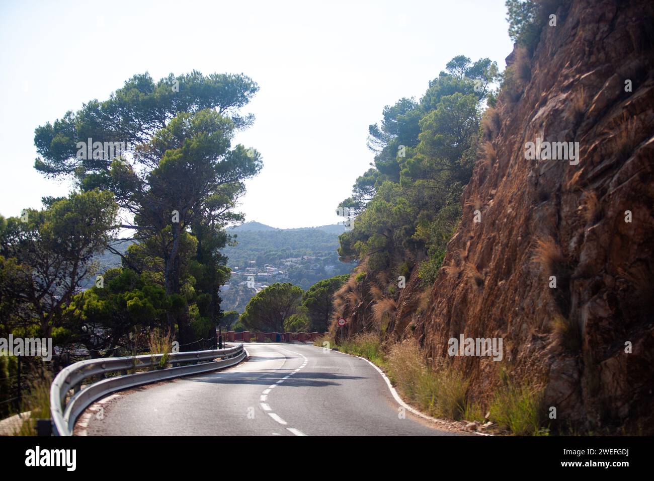costa marina, località, montagne, foresta, mare, rocce, sentieri di montagna, turismo, località ecologica, città costiera, fauna selvatica, città costiera spagnola, Tossa de Foto Stock