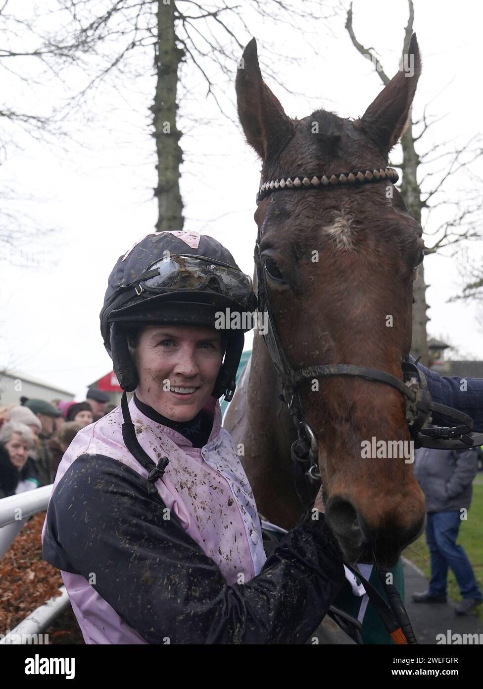 Jockey Rachael Blackmore con Aint That A Shame dopo aver vinto il Goffs Thyestes handicap Chase al Gowran Park Racecourse nella contea di Kilkenny, Irlanda. Data immagine: Giovedì 25 gennaio 2024. Foto Stock