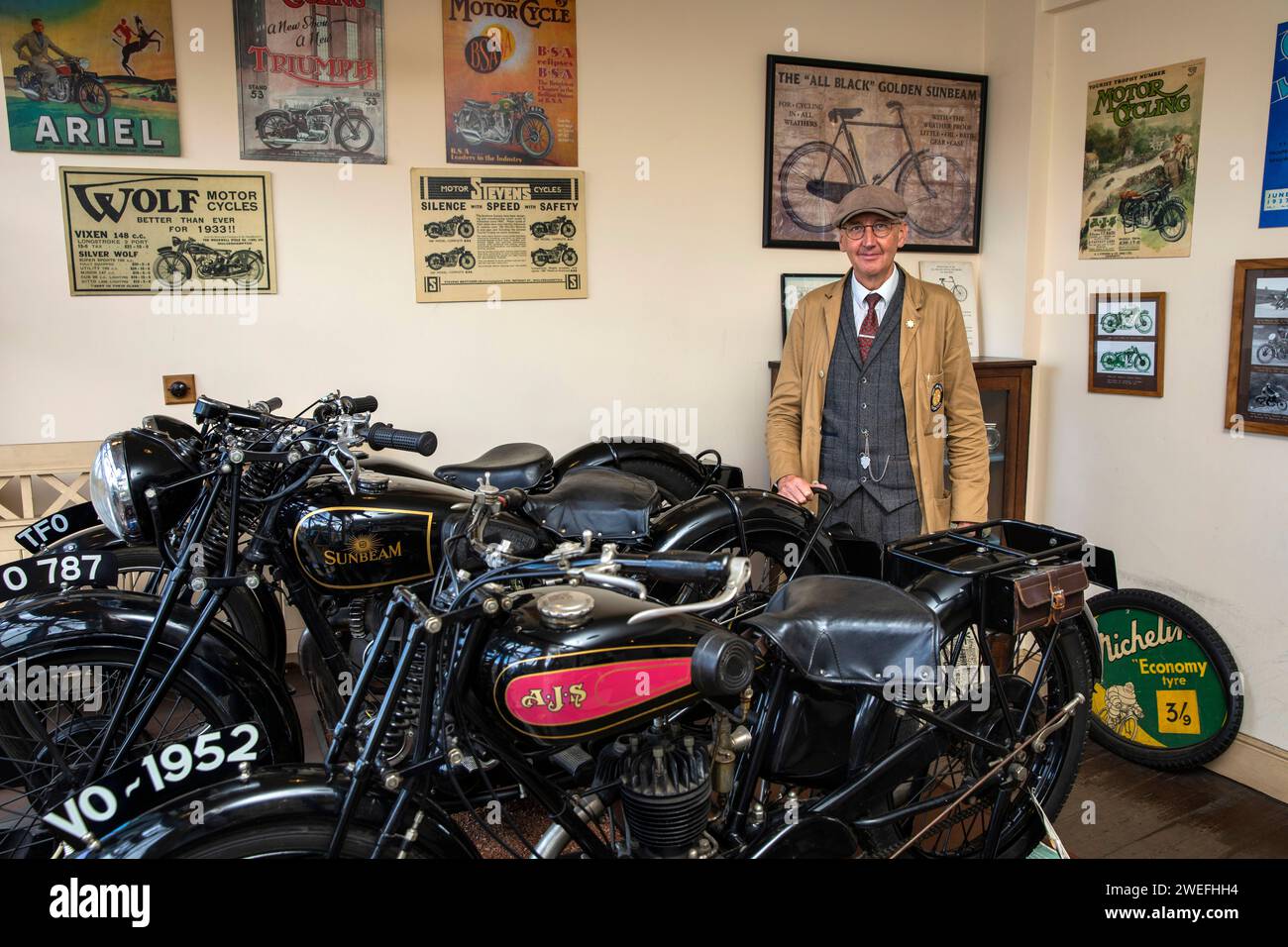 Regno Unito, Inghilterra, West Midlands, Dudley, Black Country Museum, Old Birmingham Road, Harthills Motorcyle shop, Andrew Finney, AJS, Sunbeam e Stevens Foto Stock