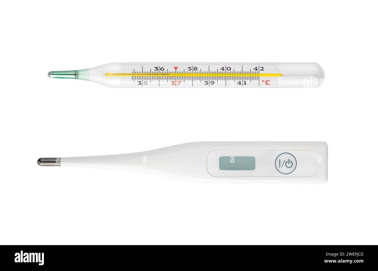 Termometro medicale, mercurio elettronico e vecchio per la misurazione della temperatura corporea isolato su sfondo bianco, set di due, immagine vista frontale in primo piano Foto Stock