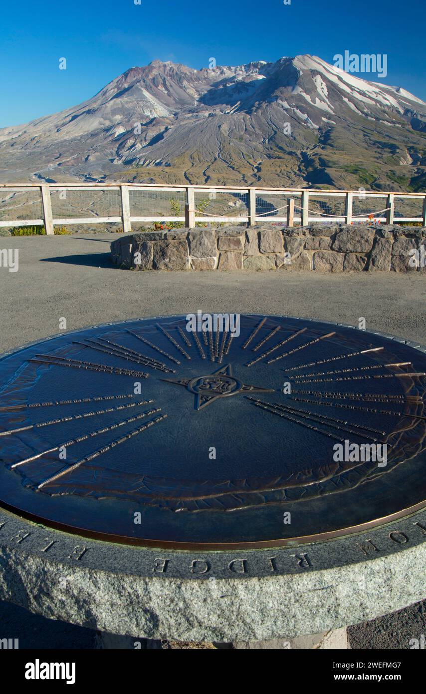 Mt St Helens con finder di montagna da Johnston Ridge, Spirit Lake Memorial Highway, Mt St Helens National Volcanic Monument, Washington Foto Stock