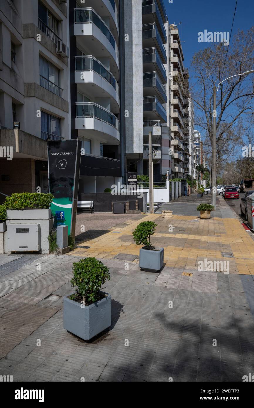 Scena della strada in centro, via 21 de settembre, via Jose Vazquez Ledesma, Montevedio, Uruguay, Foto Stock