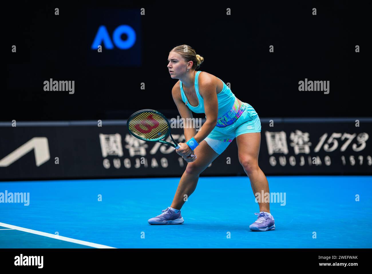 La russa Maria Timofeeva gioca contro l'Ucraina Marta Kostyuk (non in foto) durante il round 4 del torneo di tennis Australian Open al Melbourne Park. Marta Kostyuk batte Maria Timofeeva in 2 set con un punteggio di 6-2 6-1. (Foto di Alexander Bogatyrev / SOPA Images/Sipa USA) Foto Stock