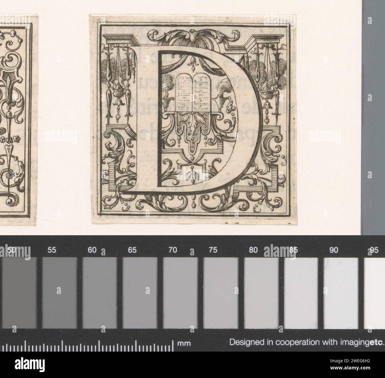 Lettera D, anonimo, 1700 - 1799 stampa lettera D su sfondo con treccia e pietanze in pietra. incisione della carta/stampa letterpress di lettere di qualità Foto Stock
