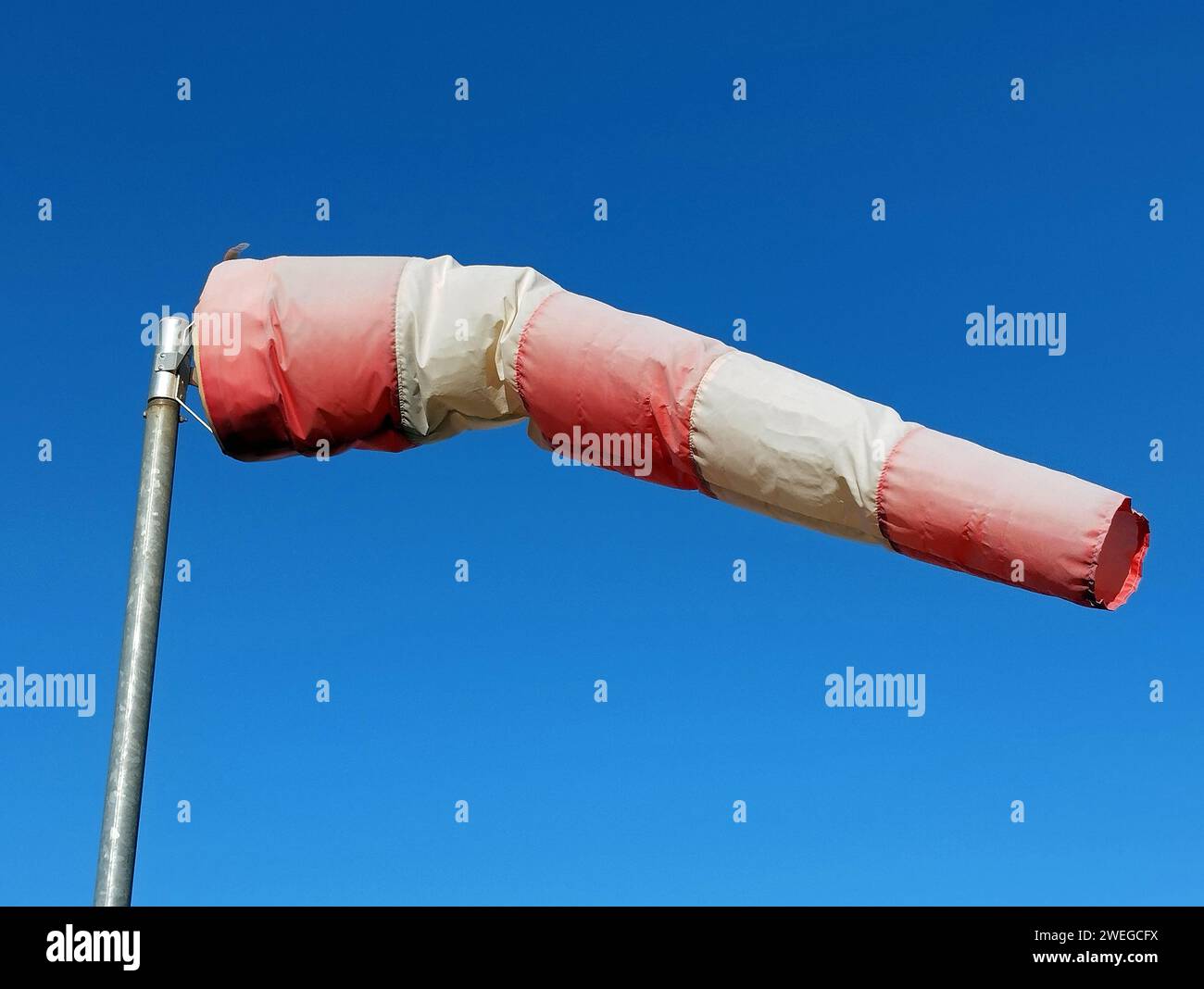 Windsock per visualizzare la forza e la direzione del vento Foto Stock