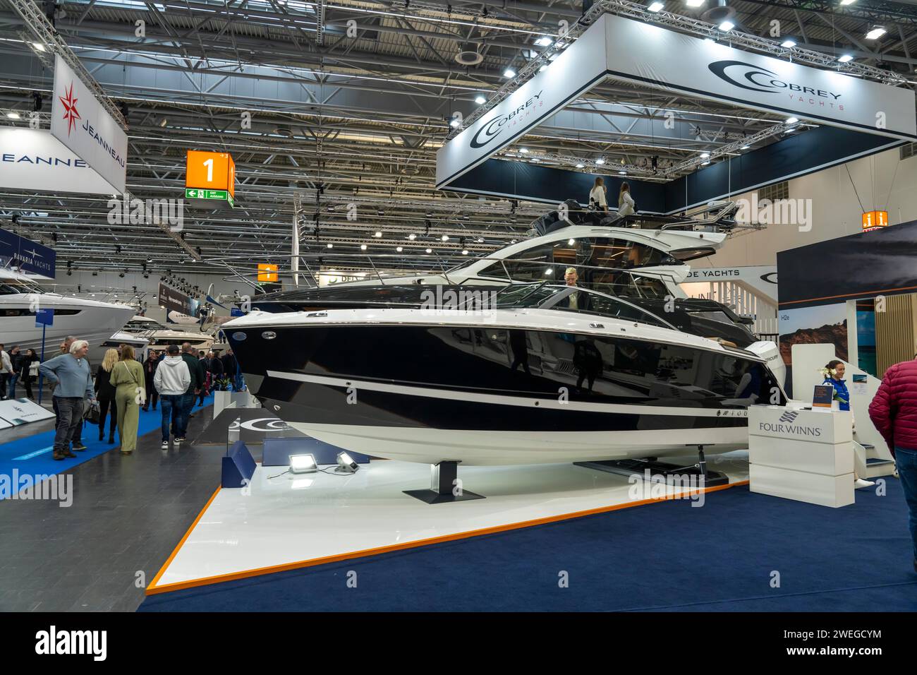 Motoscafi al BOOT 2024, la più grande fiera al mondo di yacht e sport acquatici a Düsseldorf, NRW, Germania Foto Stock