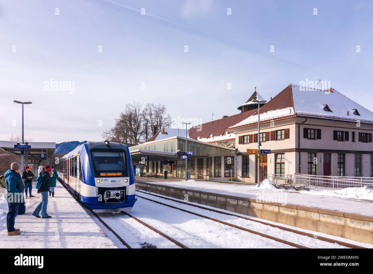Bad Tölz: Stazione ferroviaria di Bad Tölz, treno locale di BOB in Oberbayern, Tölzer Land, alta Baviera, Bayern, Baviera, Germania Foto Stock
