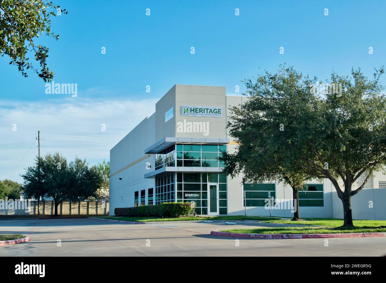 Houston, Texas USA 09-24-2023: L'esterno dell'edificio per uffici Heritage Professional Products Group a Houston, Texas. Società di gestione per tappeti erbosi industriali. Foto Stock
