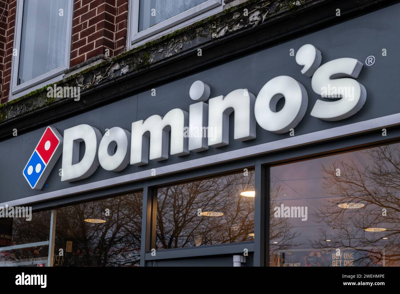 Domino's Pizza Shop di fronte al Regno Unito. Foto Stock