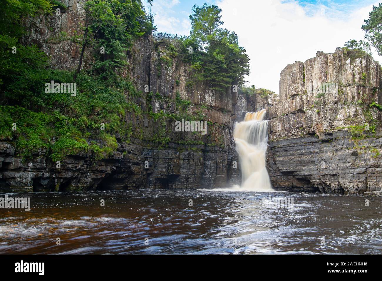 High Force, una cascata sul fiume Tees, a Teesdale, contea di Durham, Inghilterra, Regno Unito Foto Stock