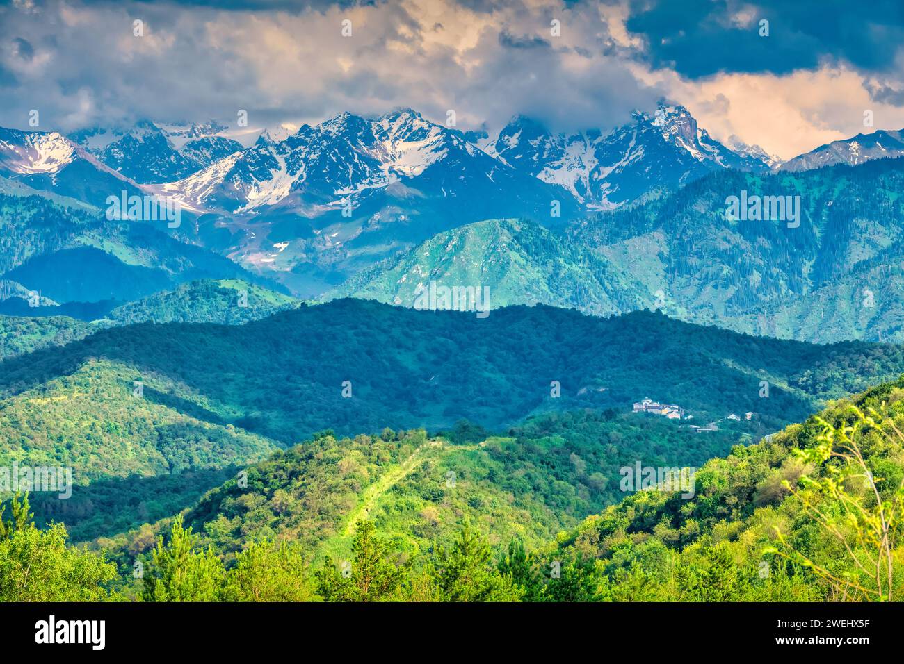 I monti Ile Alatau vicino ad Almaty, Kazakistan. Foto Stock