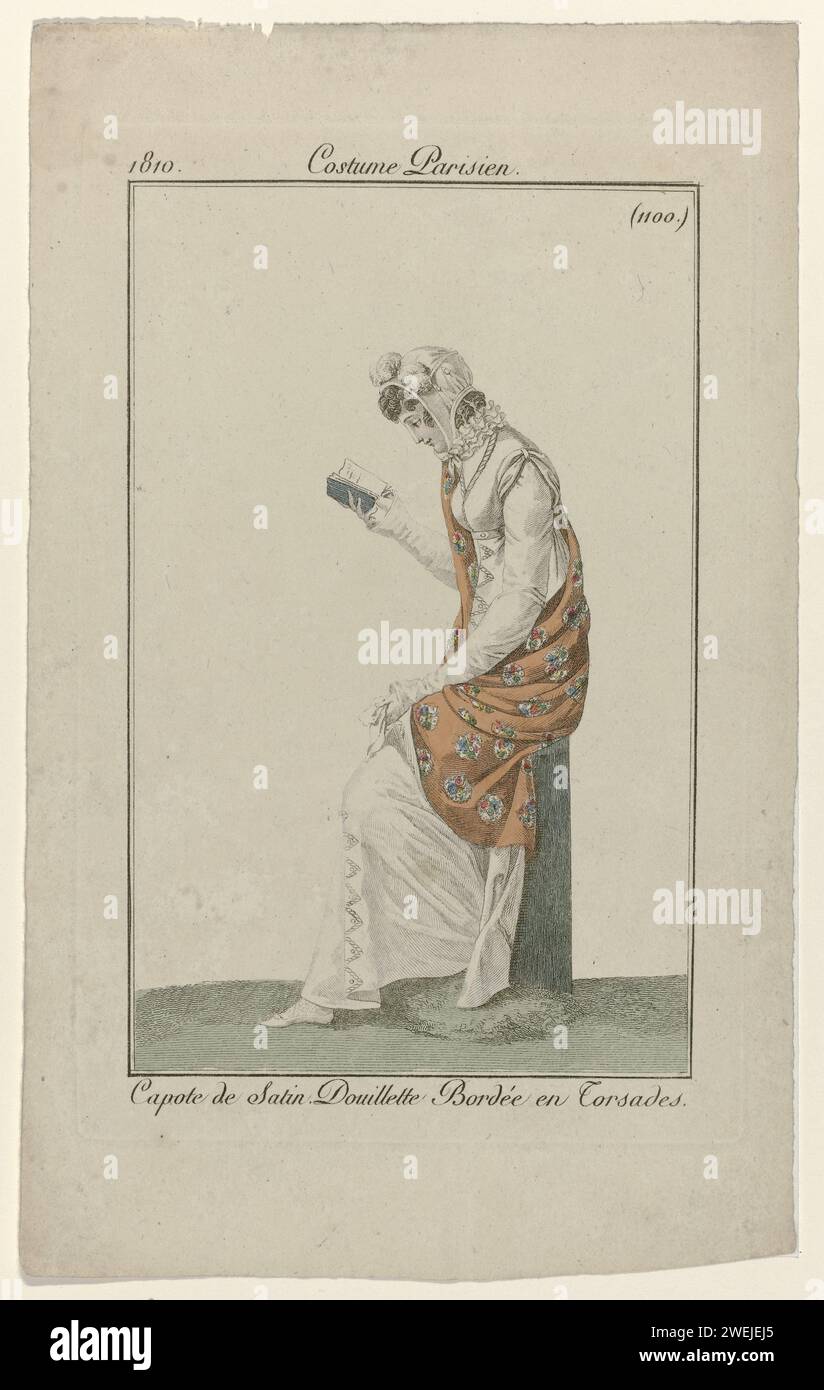 Journal of the Ladies and Fashions, Parisian costume, 10 novembre 1810, (1100): satin Hood (...), 1810 Reading Woman sitting on a Pillar. Indossa una "Douillette" con "torsades". Un capote di raso sulla testa. Altri accessori: Sciarpa, fazzoletto, scarpa piatta con naso appuntito. La stampa fa parte della rivista di moda Journal des Dames et des Modes, pubblicata da Pierre de la Mésangère, Parigi, 1797-1839. lastre di moda per incisioni in carta. Copricapo (CAPOTE) (+ abiti da donna). Abbigliamento per la parte superiore del corpo (SCIALLE) (+ abiti da donna). fazzoletto (+ abiti da donna). prenota - Foto Stock