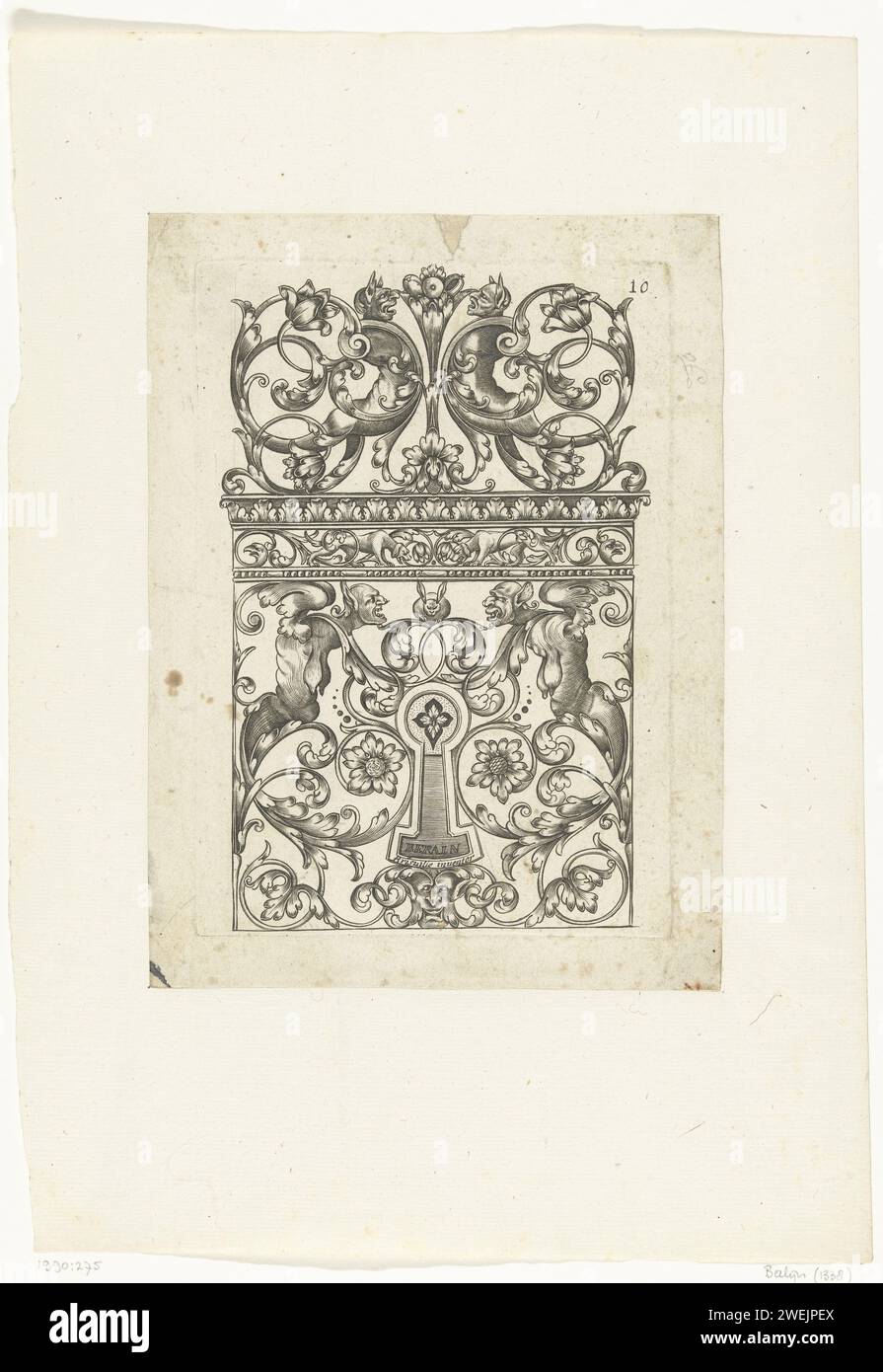 Keygatplaat, dopo la stampa 1662 - 1711 targa portachiavi decorata con viti a foglia, maschere, animali e figure grottesche. Foglia 10 della serie di pagine del titolo, foglia con assegnazione e 14 fogli con batteria e forgiatura, piastre dei fori per chiavi, chiavi, bussole delle portiere e pulsanti delle portiere. Seconda edizione. incisione su carta Foto Stock