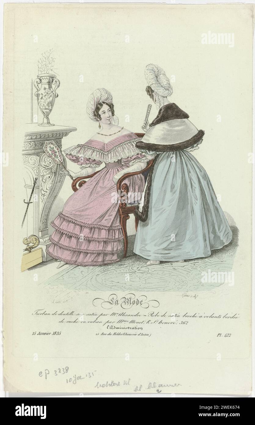 Fashion, 15 gennaio 1835, PL.422: pizzo Turban on satin (...), 1835 Turban from lace and satin from Mr Alexandre. GRAMON DI BROCHERED (?) Raso con strisce in tessuto rugoso con un volant di nastro, di Monet. Mantello per le spalle piccolo, rifinito con pelliccia. Altri accessori: orecchini, collana, ventola, guanti lunghi, parapolvere (ventola), scarpe basse. Stampa dalla rivista di moda la Mode (1829-1855). lastre di moda per incisione in carta acciaio. abito, abito (+ abiti da donna). head-gear: turbante (+ abiti da donna). Guanti, guanti (GUANTI LUNGHI) (+ abiti da donna). scarpe, sandali (+ abiti da donna). abbigliamento Foto Stock